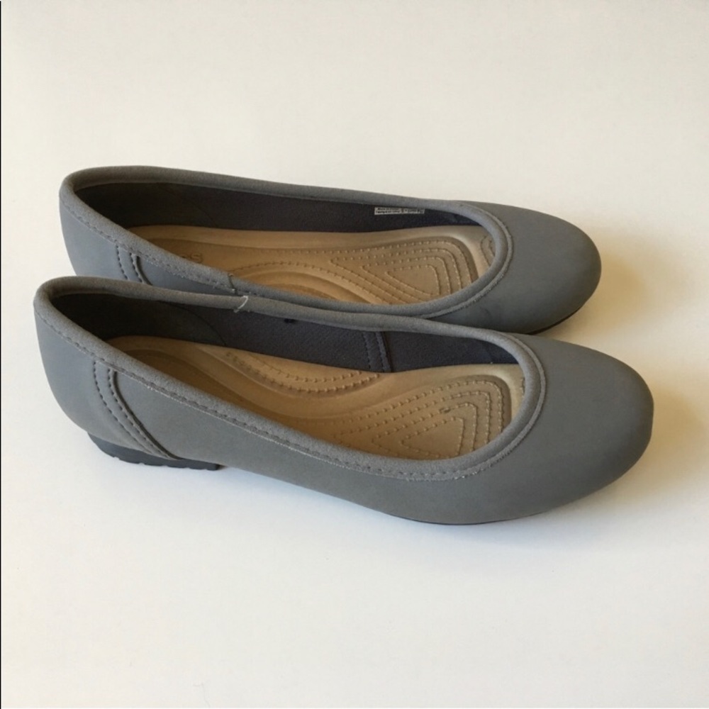 Super comfy Gray CROC Flats.  Size 7W